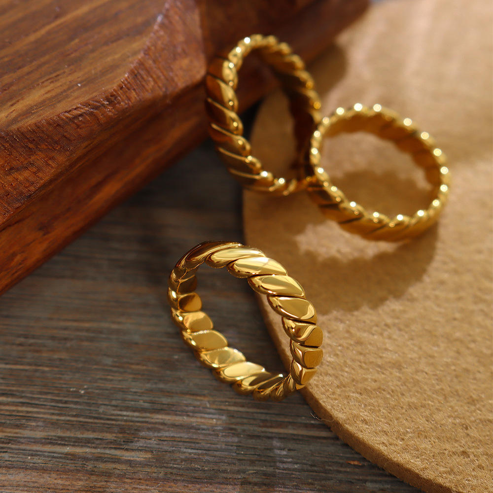 Twist Rope Ring | 18K Gold Plated