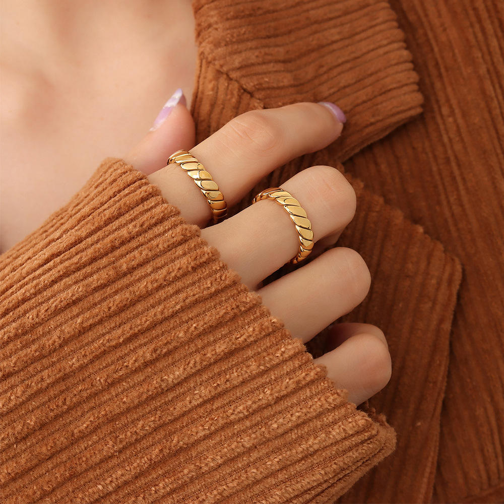 Twist Rope Ring | 18K Gold Plated
