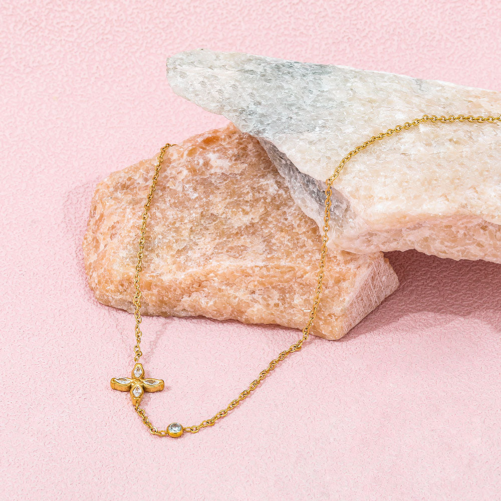 Flower Petal Pendant Necklace | 18K Gold Plated