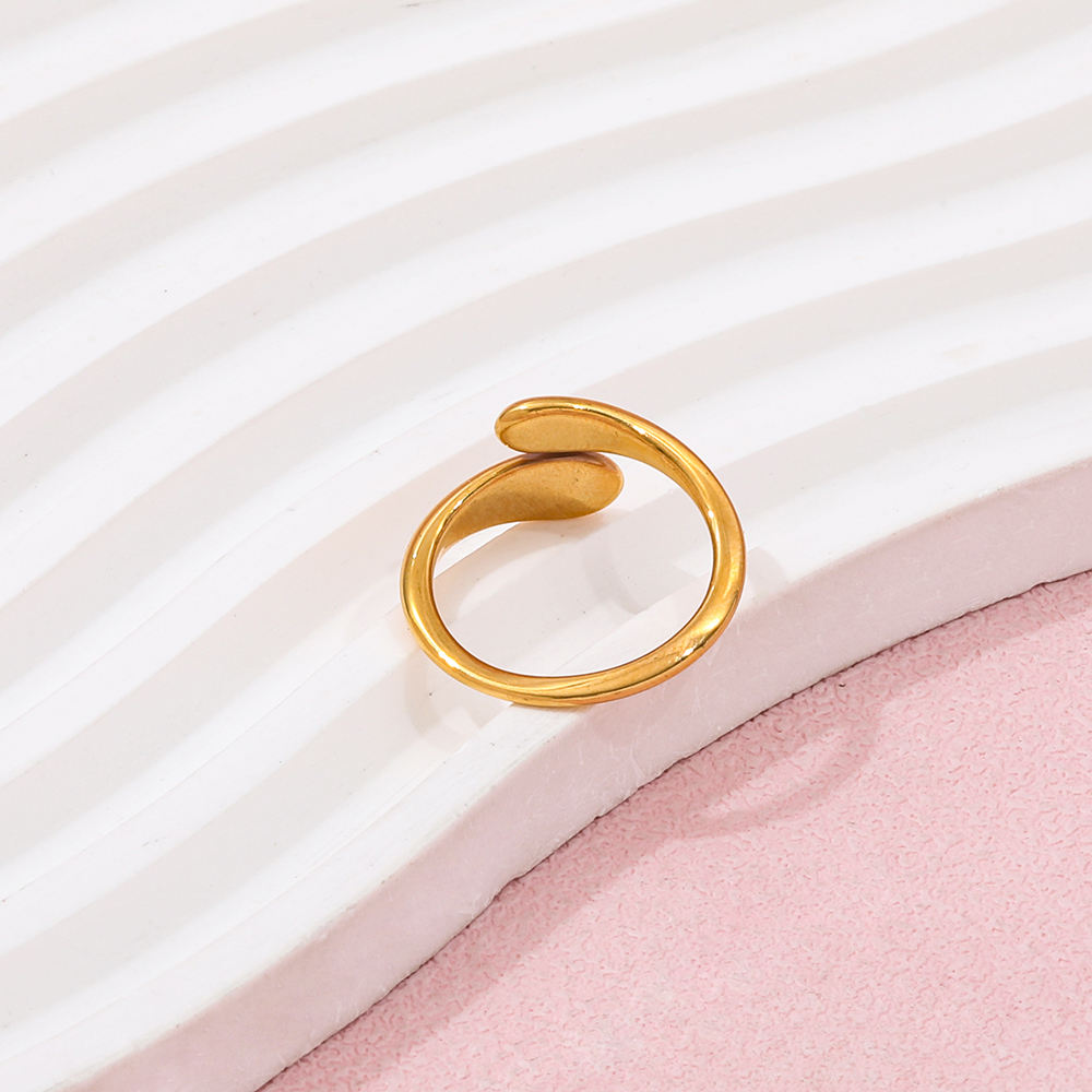 Arc Hug Style Ring | 18K Gold Plated