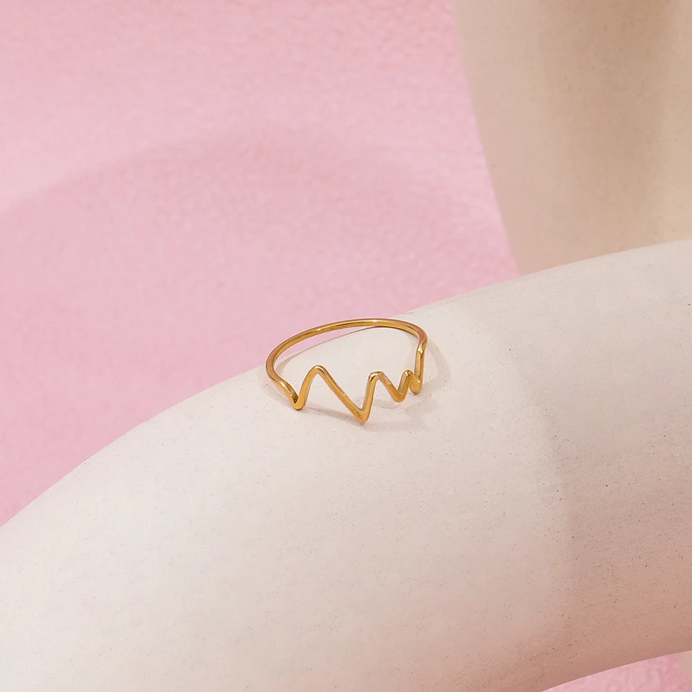Waved Lines Super Fine Ring | 18K Gold Plated