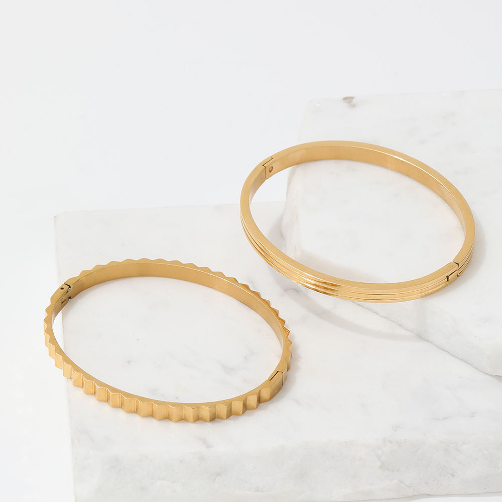 Gear Shape Bangle | 18K Gold Plated