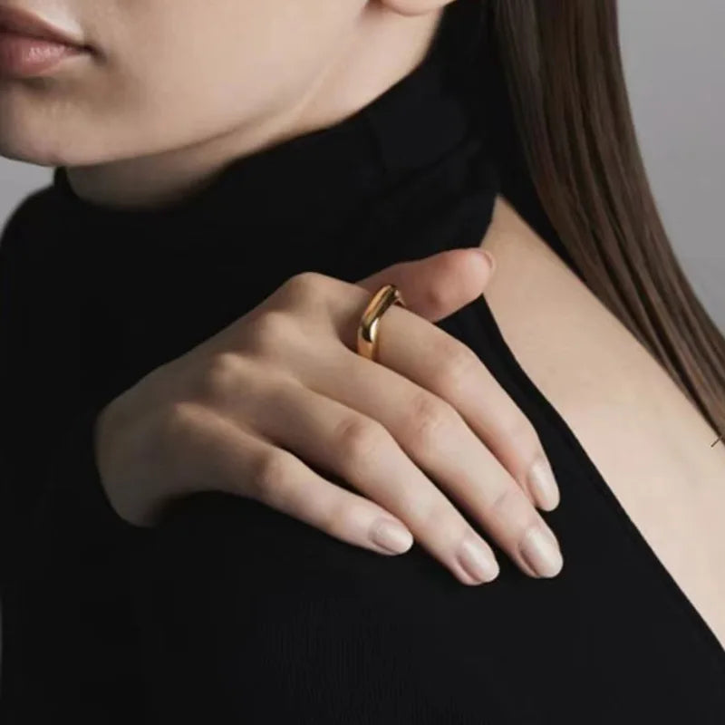 Dainty Square Curved Surface Ring