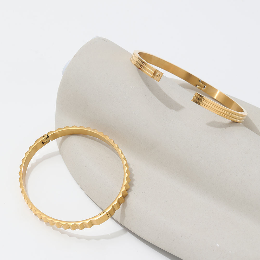 Gear Shape Bangle | 18K Gold Plated