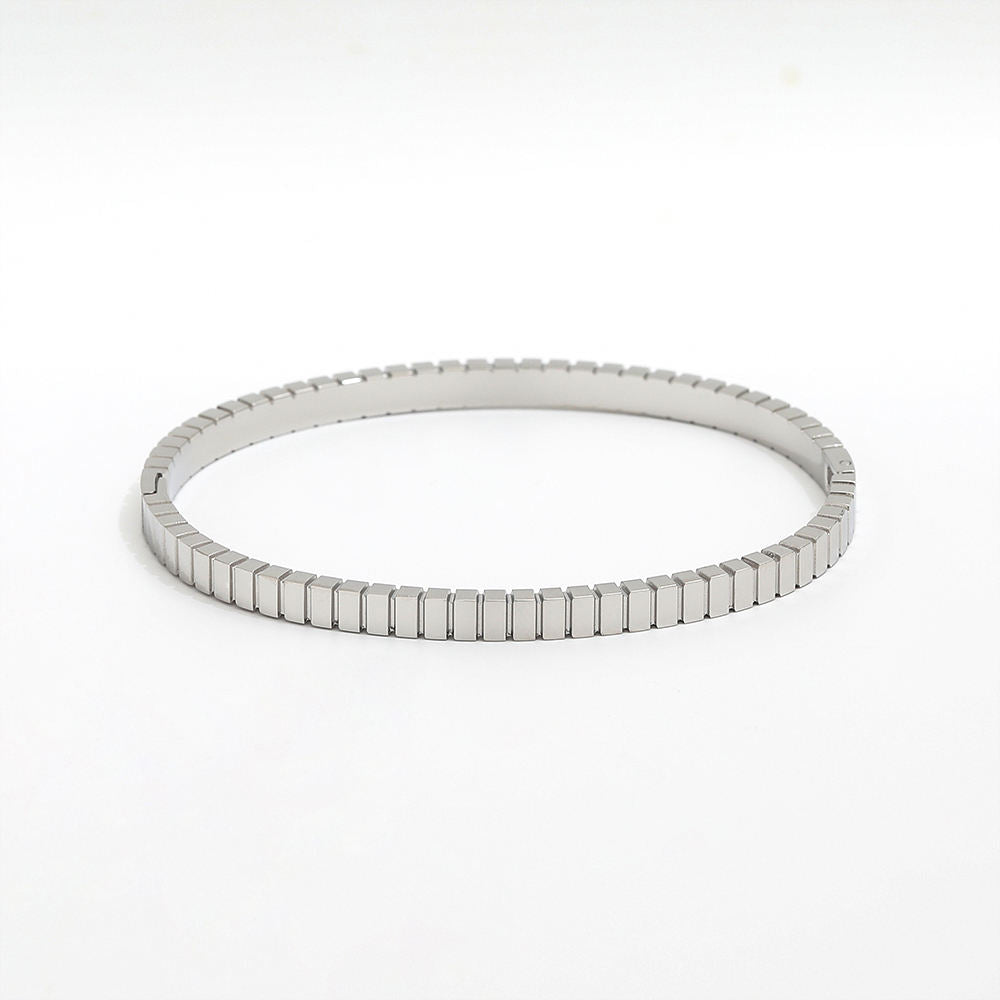 Gear Shape Bangle Bracelet | 18K Gold Plated