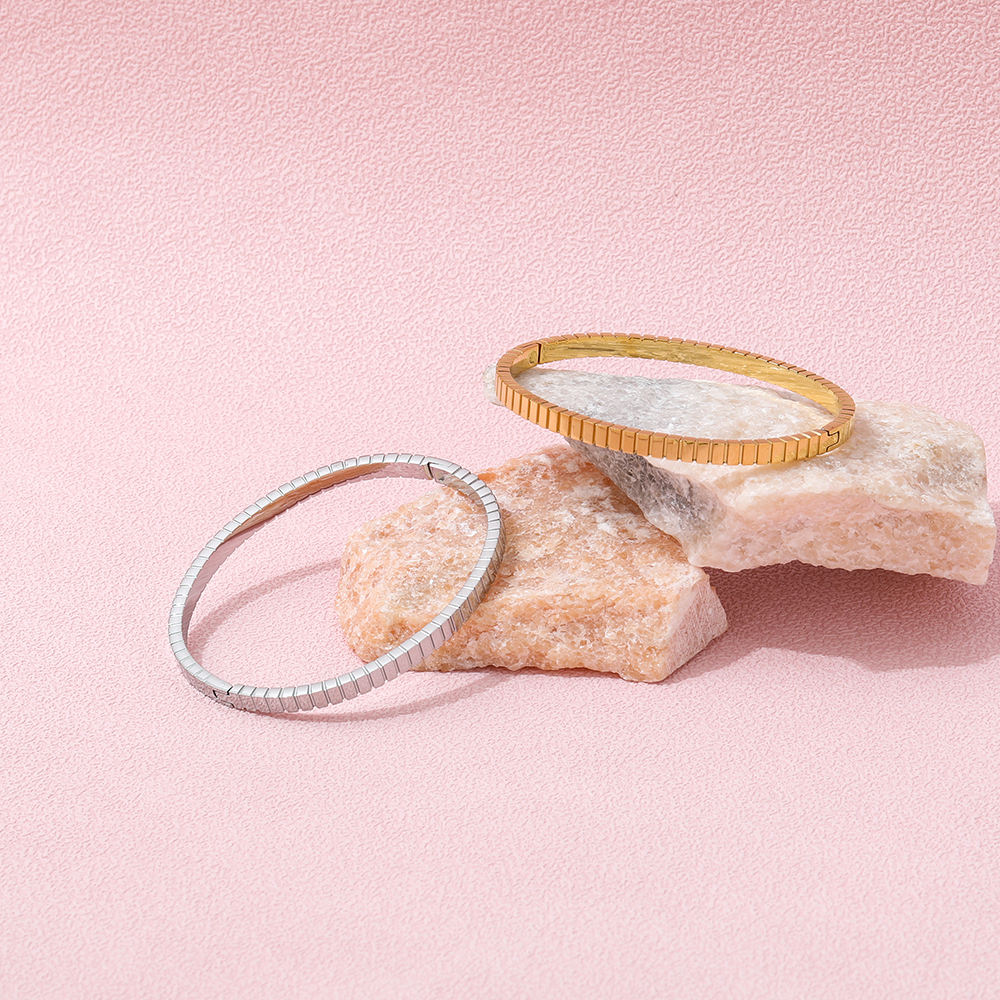 Gear Shape Bangle Bracelet | 18K Gold Plated