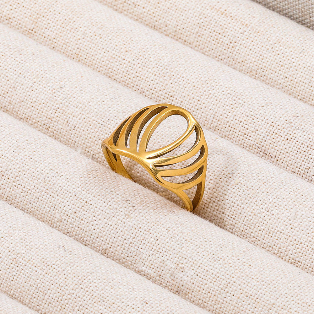 Crown Chunky Band Ring | 18K Gold Plated
