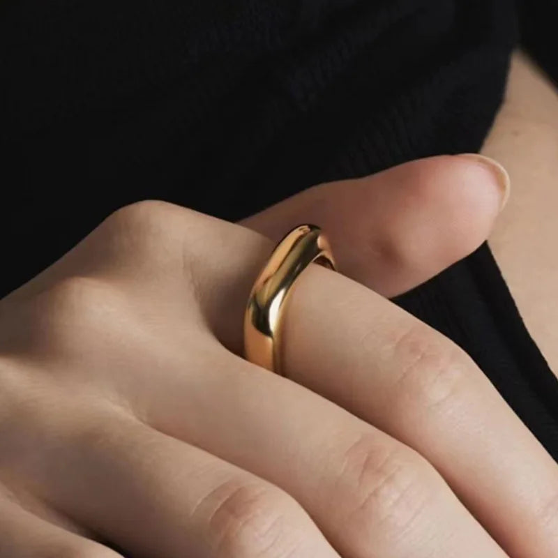 Dainty Square Curved Surface Ring