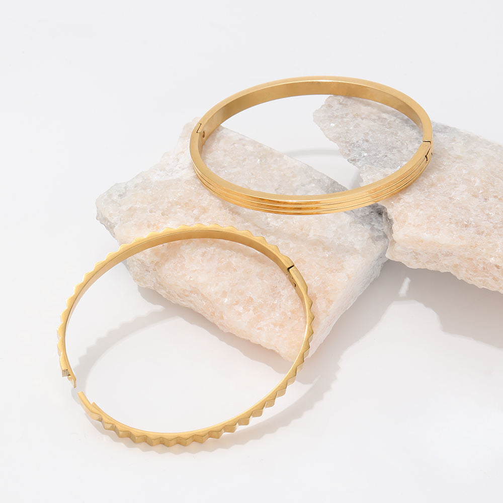 Gear Shape Bangle | 18K Gold Plated