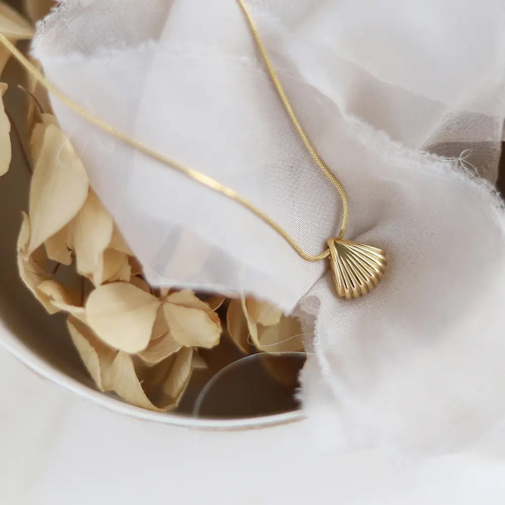 Shell Pendant Necklace | 18K Gold Plated