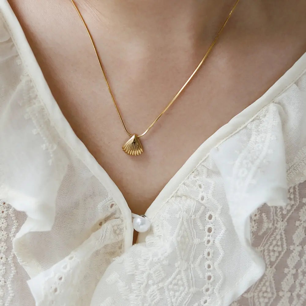 Shell Pendant Necklace | 18K Gold Plated