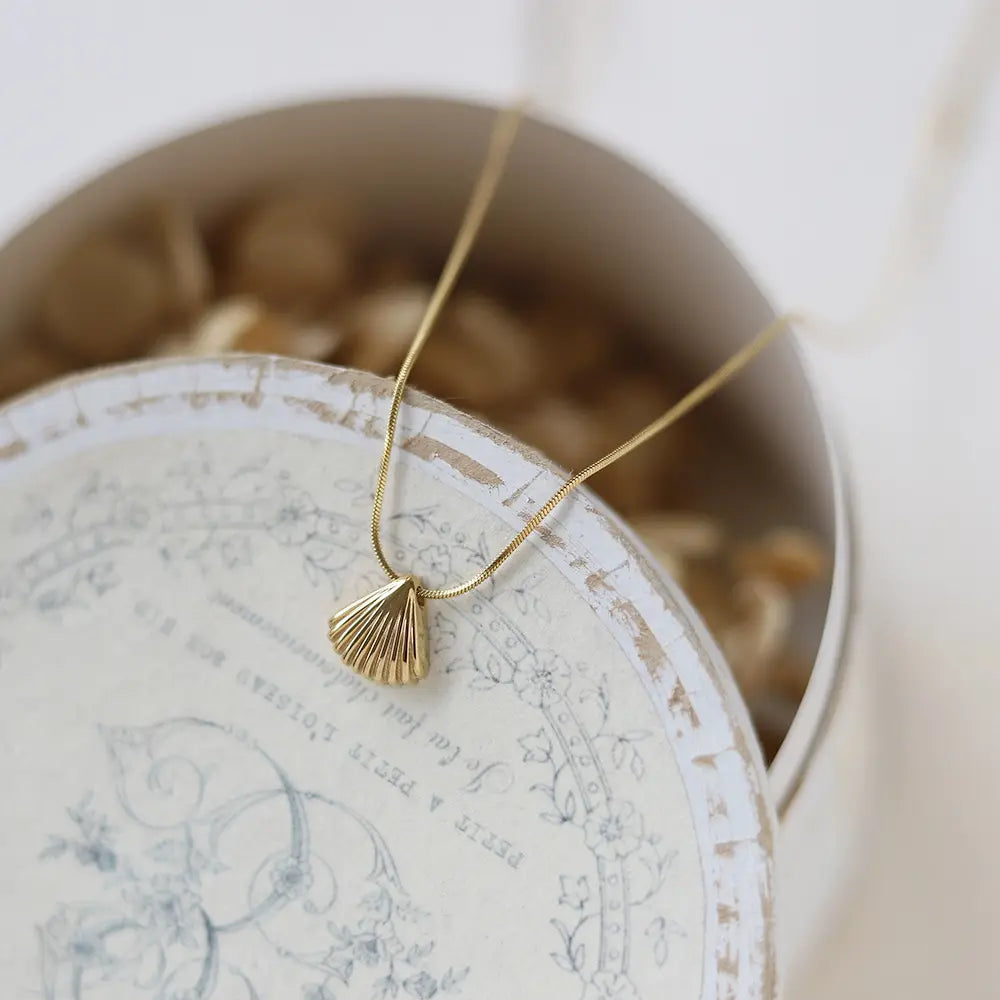 Shell Pendant Necklace | 18K Gold Plated