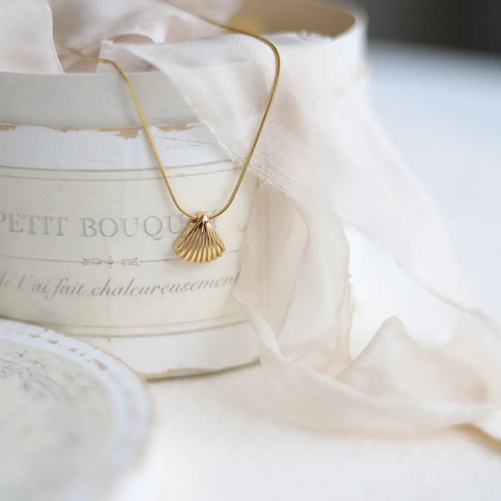 Shell Pendant Necklace | 18K Gold Plated