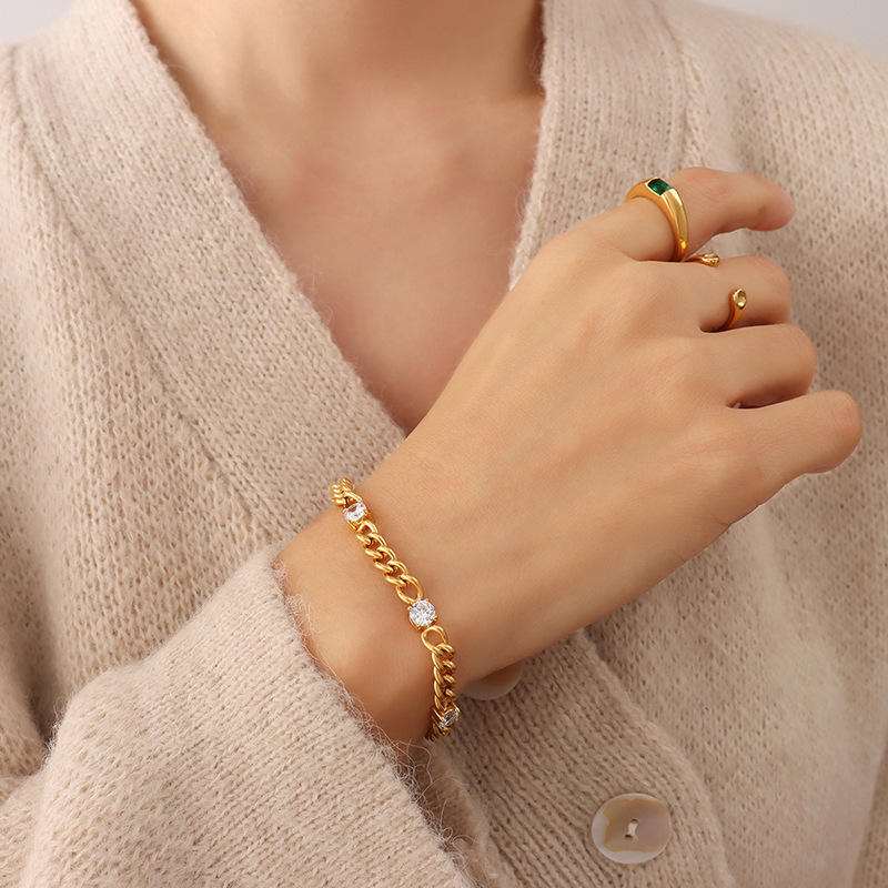 Cubic Zircon Paved Curb Link Bracelet