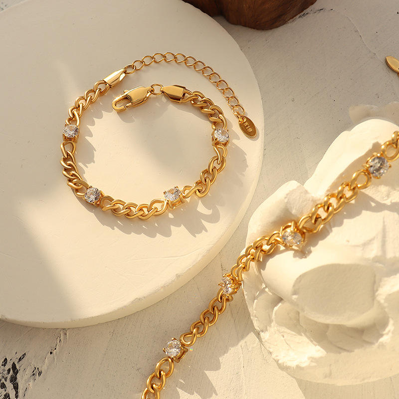Cubic Zircon Paved Curb Link Bracelet